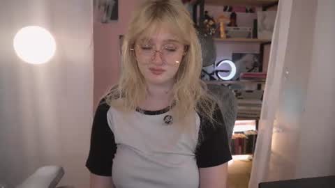 Ellie online show from August 14, 6:39 am