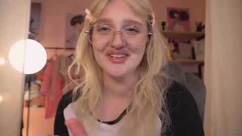 Ellie online show from August 14, 11:03 am