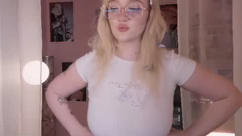 Ellie online show from August 15, 6:28 am
