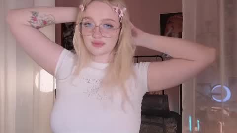 Ellie online show from August 15, 7:34 am