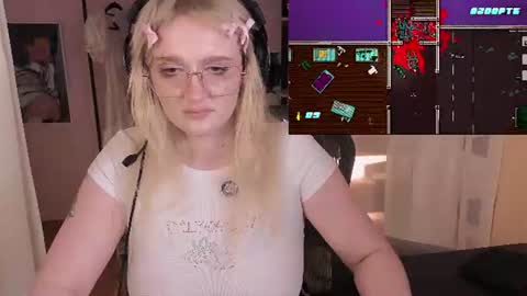Ellie online show from August 15, 9:46 am
