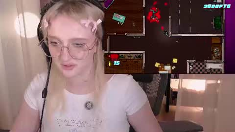 Ellie online show from August 15, 10:52 am