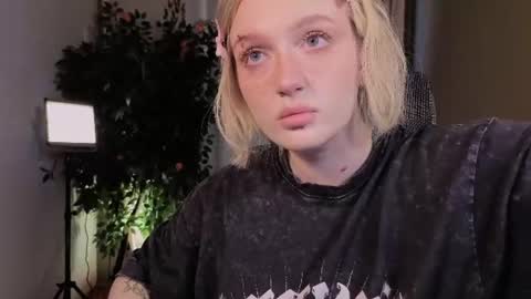 Ellie online show from August 16, 5:33 am