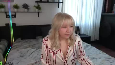 Soffa Mitchell online show from August 14, 1:42 am