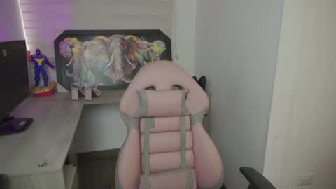 soffi_rousel_ online show from August 12, 7:49 pm