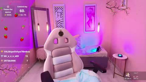 soffi_x online show from August 14, 9:13 am