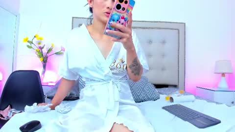sofhyalove online show from August 7, 2:22 am