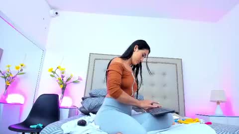 sofhyalove online show from August 7, 10:43 pm