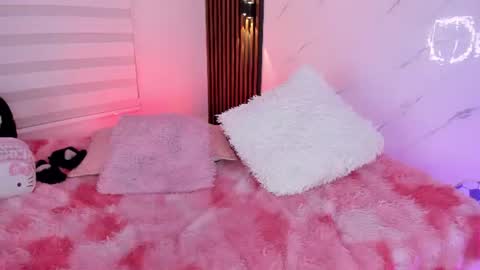 sofi_cuttie online show from August 12, 12:57 am
