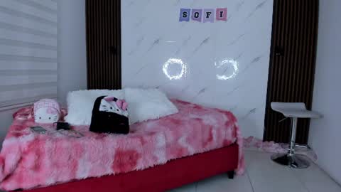 sofi_cuttie online show from August 13, 11:24 am