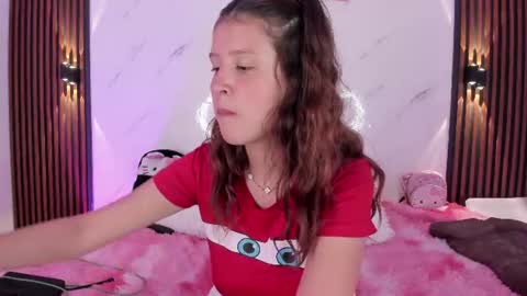 sofi_cuttie online show from August 15, 8:51 am