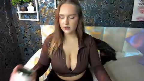 Sofia Lovvve online show from August 5, 8:45 am