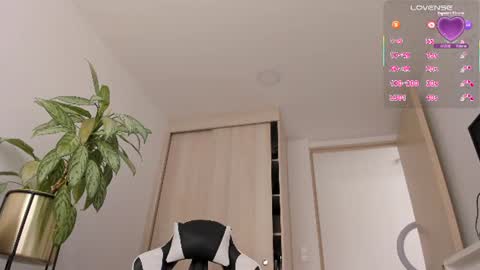 sofia_rivers_ online show from August 3, 1:07 pm