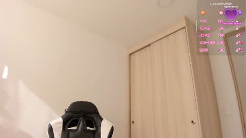 sofia_rivers_ online show from August 11, 1:24 pm