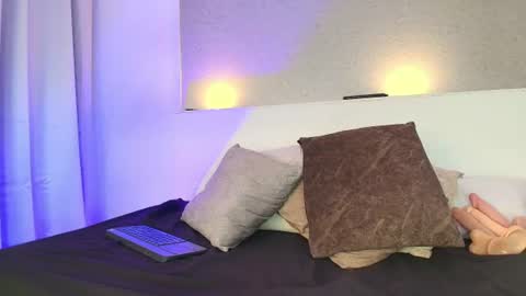 Sofa online show from August 13, 8:45 pm