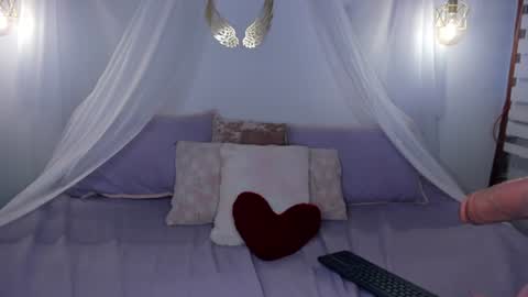      online show from August 11, 10:39 am