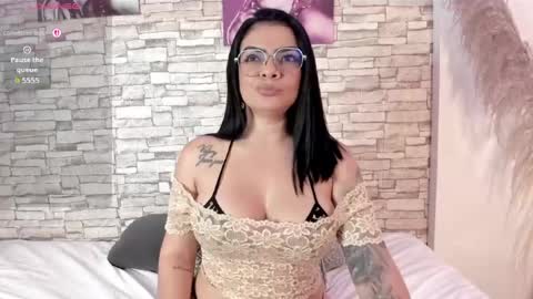 sofiaalarson online show from August 7, 1:49 am