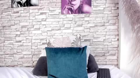 sofiaalarson online show from August 13, 9:18 pm