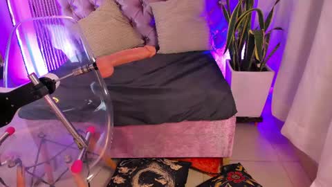 sofiaangel18 online show from July 25, 11:53 pm