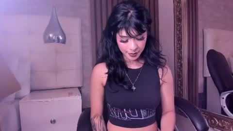 sofiathoompson online show from August 5, 9:46 pm