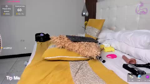 sofiathoompson online show from August 8, 11:05 pm