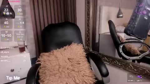 sofiathoompson online show from August 9, 11:17 pm