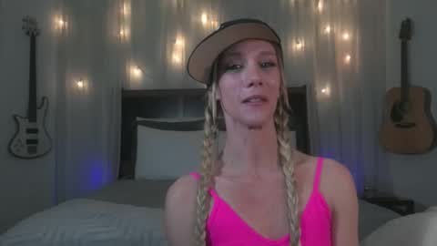 Sofi King online show from April 11, 3:06 am