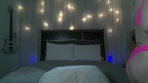 Sofi King online show from April 11, 4:12 am