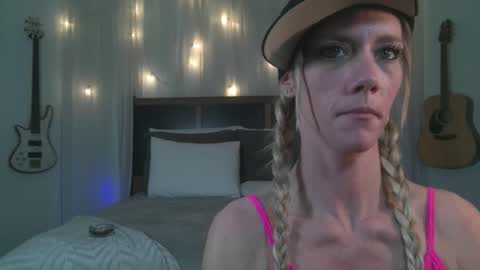 Sofi King online show from April 11, 8:33 am