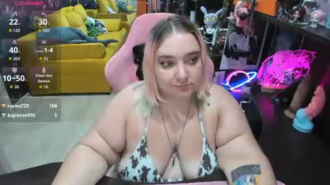 Sofie online show from August 5, 11:52 am