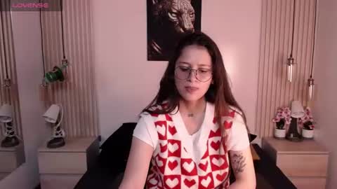 Sofy online show from July 9, 10:15 pm