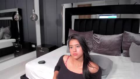  S O L A N G E  online show from August 7, 12:43 am