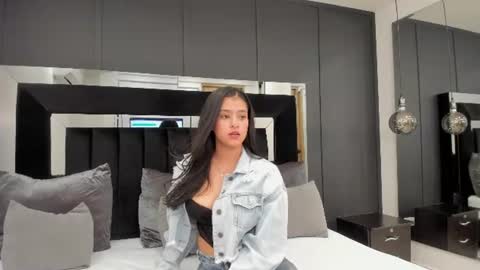  S O L A N G E  online show from August 11, 11:18 pm