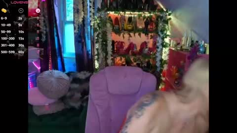 solesticia online show from August 8, 11:49 pm