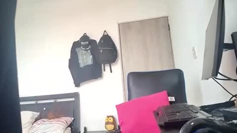 Hi Im Weller Check my Bio  online show from August 15, 8:13 pm