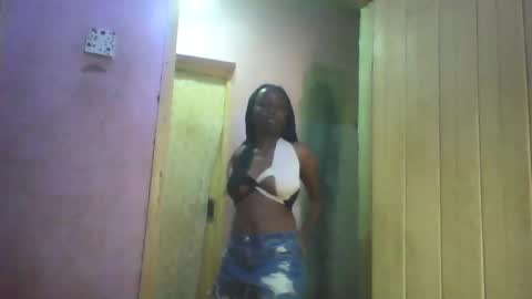 sonnie_is_pretty online show from May 26, 9:10 am