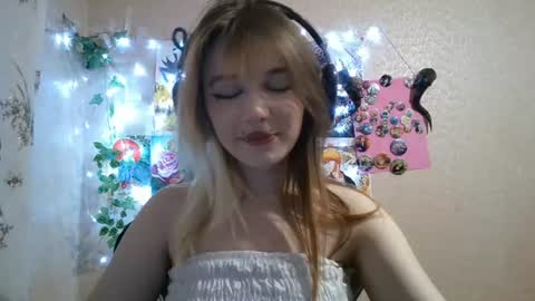 Mila online show from August 13, 6:22 pm