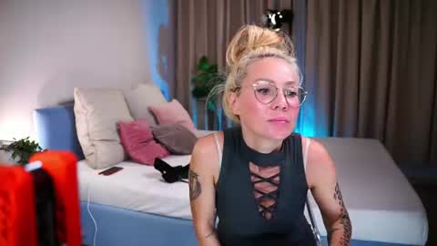 Sonya online show from August 7, 7:14 pm