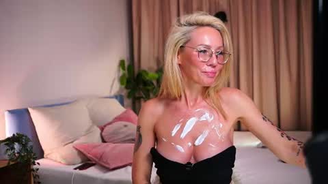Sonya online show from August 11, 6:21 pm