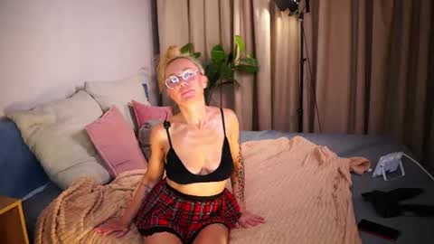 Sonya online show from August 15, 5:50 pm