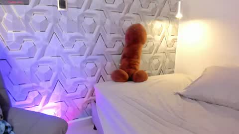 sophie online show from July 15, 5:03 pm