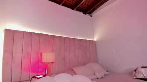 sophi_cooper29 online show from August 10, 8:43 pm