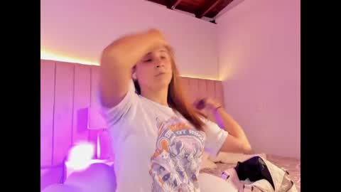 sophi_cooper29 online show from August 12, 7:16 pm