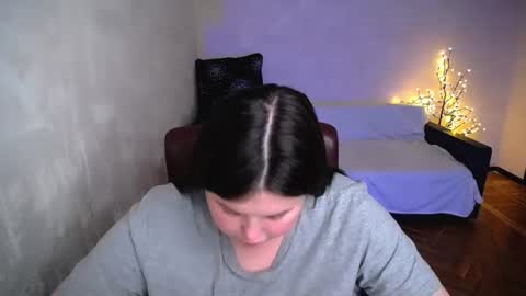 sophia__olsen online show from August 14, 1:04 pm