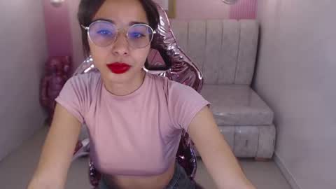 sophia__s online show from August 6, 3:33 pm