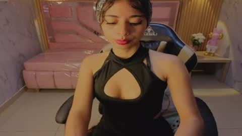 sophia__s online show from August 11, 11:51 pm