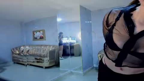sophia__s online show from August 12, 3:25 pm