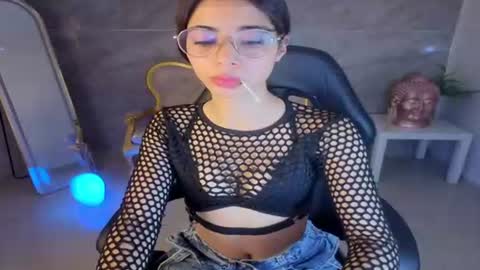 sophia__s online show from August 14, 1:04 pm