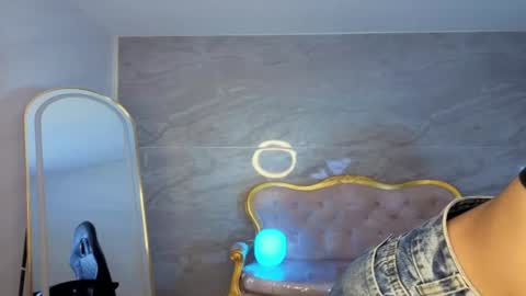 sophia__s online show from August 14, 5:38 pm
