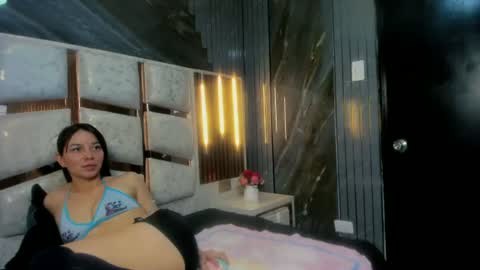 sophia_smith__ online show from August 14, 9:51 pm